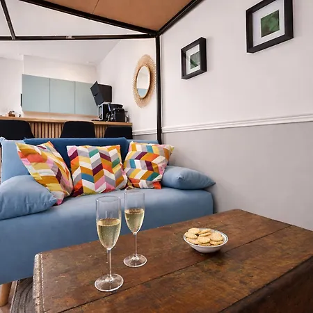 Superbe Grand Dans Le Vieux Avec Fraicheur Au Rendez-vous アパート
