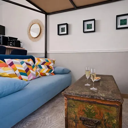 Superbe Grand Dans Le Vieux Avec Fraicheur Au Rendez-vous *
