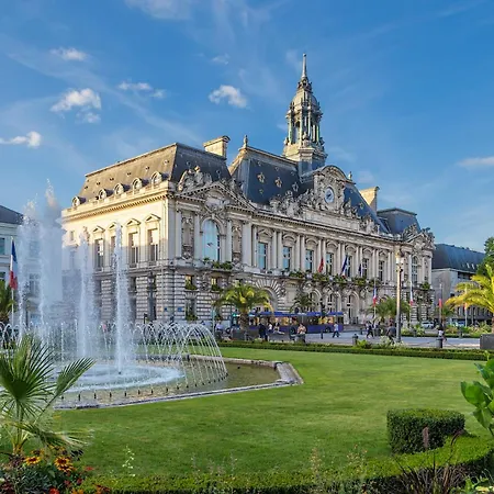 Superbe Grand Dans Le Vieux Avec Fraicheur Au Rendez-vous *